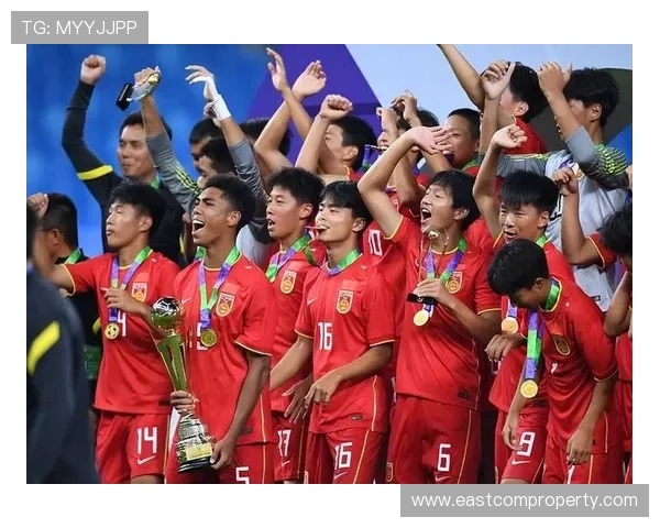 中国男足再战亚洲杯小组赛逆转取胜展现顽强拼搏精神全场激情沸腾